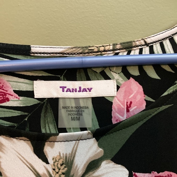 Tan Jay floral three quarter length bell sleeve dress shirt. - Picture 4 of 6